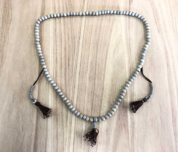Collar Mala Tibetano hueso gris Con Cuentas